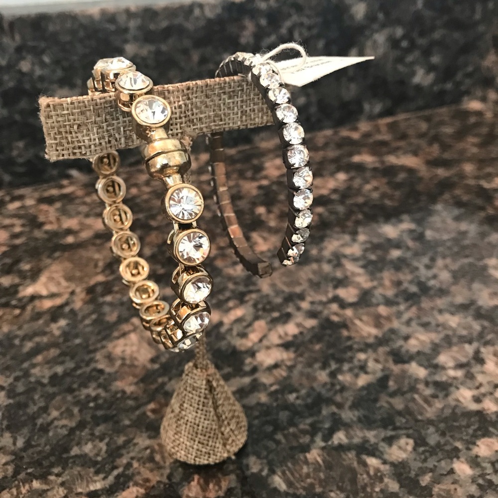 (SOLD)Heavy gold tone crystal bracelet magnet clasp